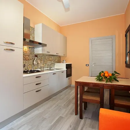 Holiday home Re Sole La Dependance - Casa V E N E R E